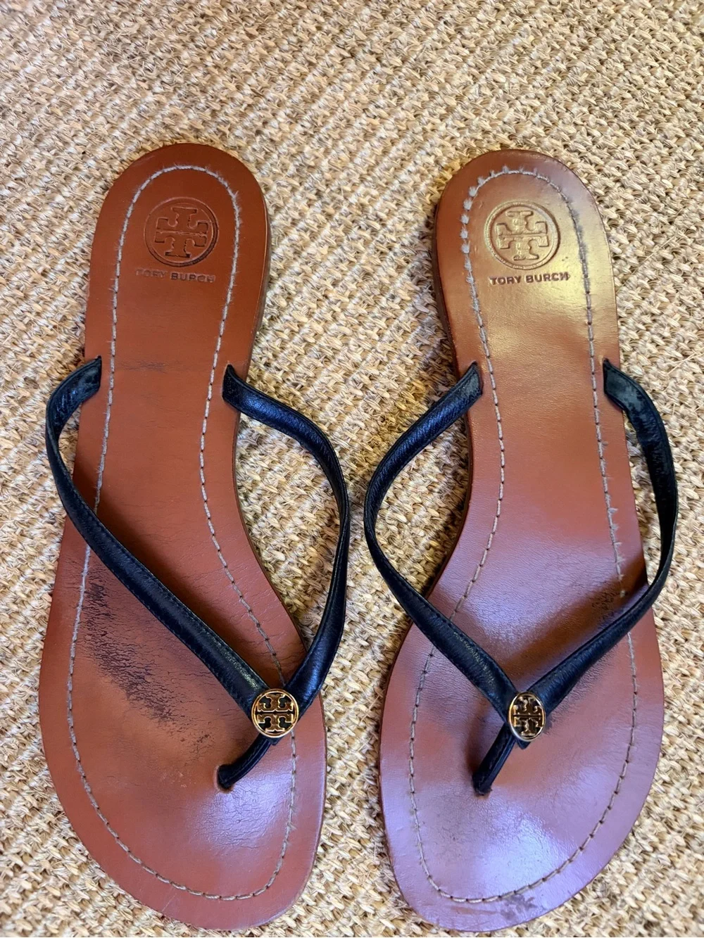 Tory Burch Black Leather Thong Sandals Gold Double T Logo. - Size 10